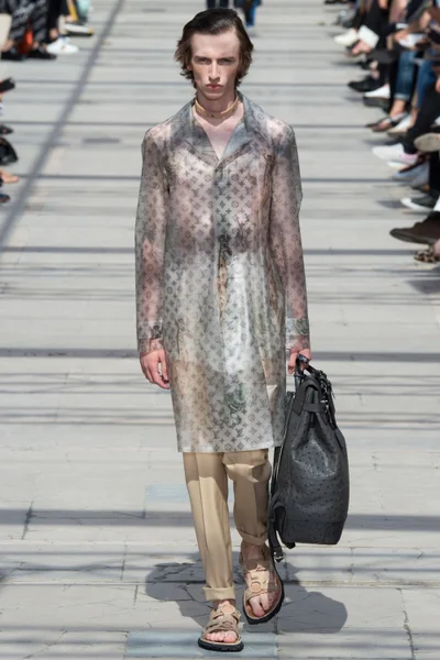 Look 15